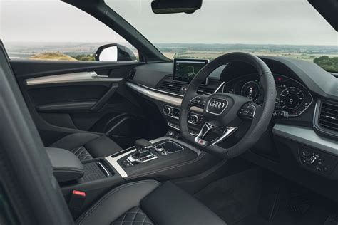 Audi Q5 hybrid interior & comfort | DrivingElectric