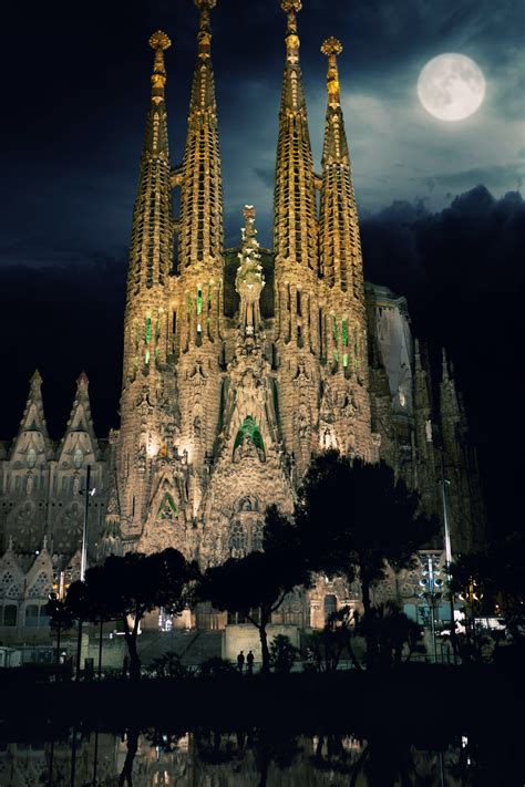 Sagrada Familia, Barcelona, Spain | Cool places to visit, Places to visit, Places to travel