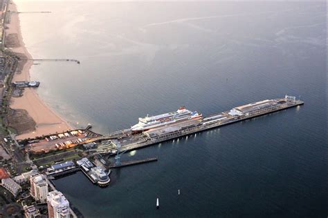 Station Pier - Port Melbourne Waterfront Restaurants & Map