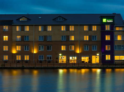 Cardiff Bay Hotels: Holiday Inn Express Cardiff Bay