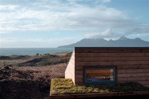 Sweeney's Bothy, Isle of Eigg, Scotland (With images) | Bothy, Architecture, Picture gallery