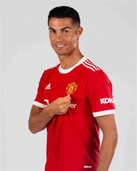 Exclusive first photos of Cristiano Ronaldo in new Man Utd kit for 2021/22 | Manchester United ...