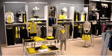 What is a Retail Store Display? How to Build an Effective Store Display ...