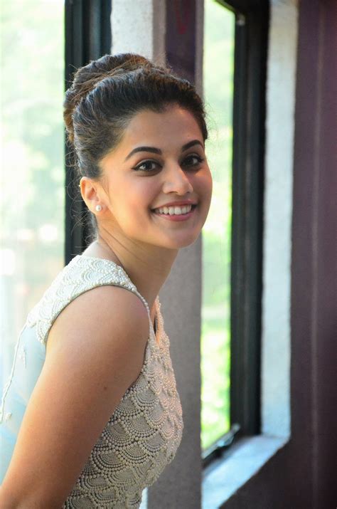 Taapsee Pannu Photos in Long Dress at Kanchana 2 Press Meet | HQ Pics n Galleries