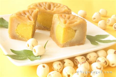 Vegetarian Recipe: Mooncake with Lotus Seed Paste and Vegetarian Egg Yolk | Vege Angel