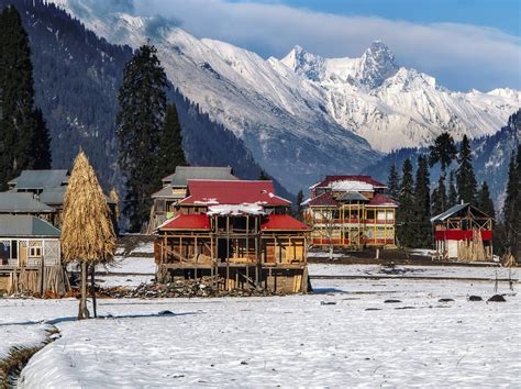 Arang Kel, Neelum Valley, Azad Kashmir : r/ExplorePakistan