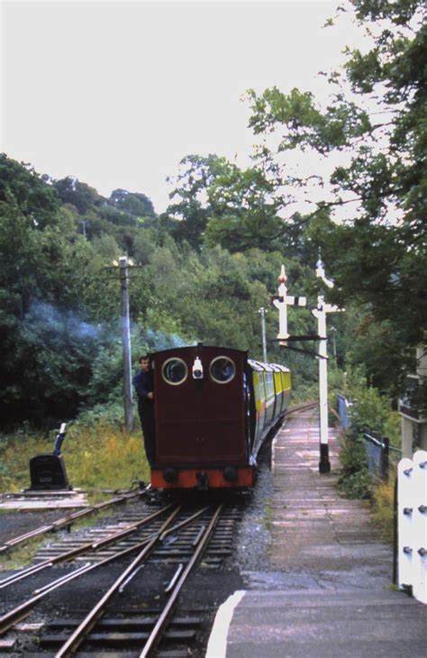 Bala Lake Railway - Photo "90-247 Hunslet 0-4-0ST No. 3 'Holy War' runs into Llangower ...