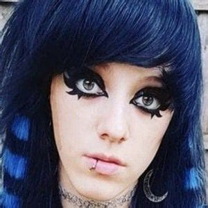 clawed_beauty101 - Age, Family, Bio | Famous Birthdays