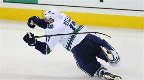 Ryan Kesler injury: Canucks forward injures leg in win - SBNation.com