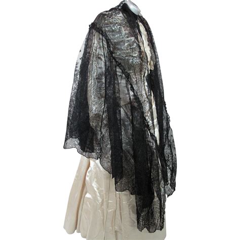 Large Antique Victorian Tailored Chantilly Lace Shawl from ...