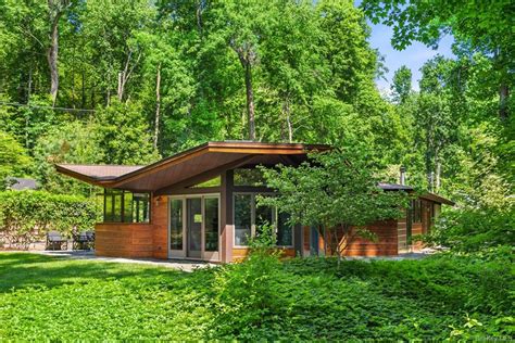 Usonian Home In New York Designed by a Frank Lloyd Wright Apprentice ...