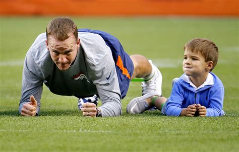 Photos: Peyton Manning’s 4-year-old son joins pregame workout - WTOP News