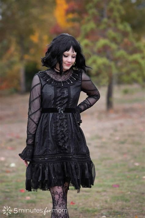 Beetlejuice Lydia Deetz Costume DIY - 5 Minutes for Mom