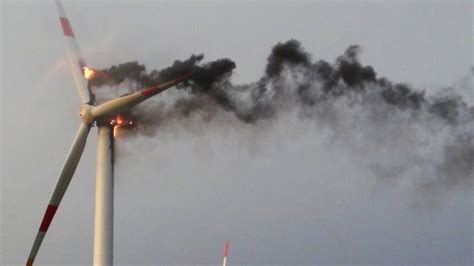 Wind turbine fire risk highlighted by researchers | Financial Times