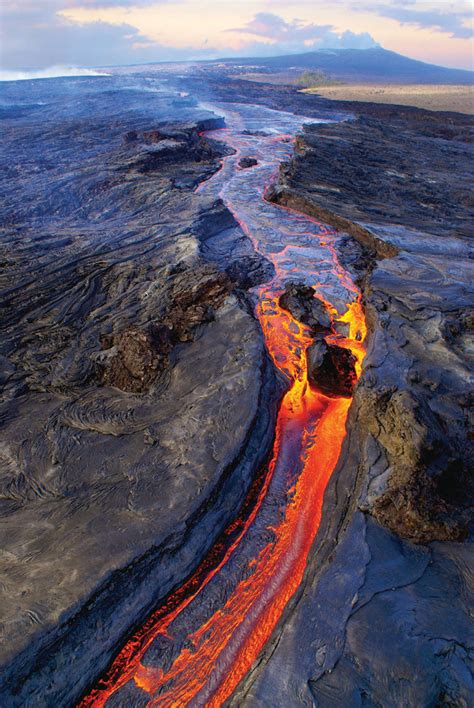 MAUNA LOA CRATER - Earth's Majestic Landscapes