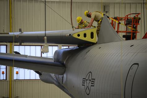 USAF KC-135 tankers at risk of losing tail fin mid-flight - AeroTime