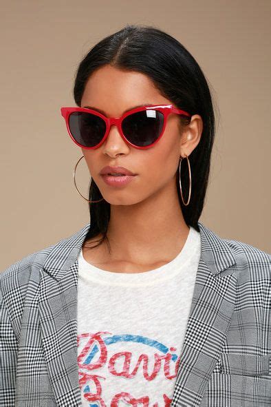 Girlie Red Cat-Eye Sunglasses | Red cat eye sunglasses, Red glasses ...