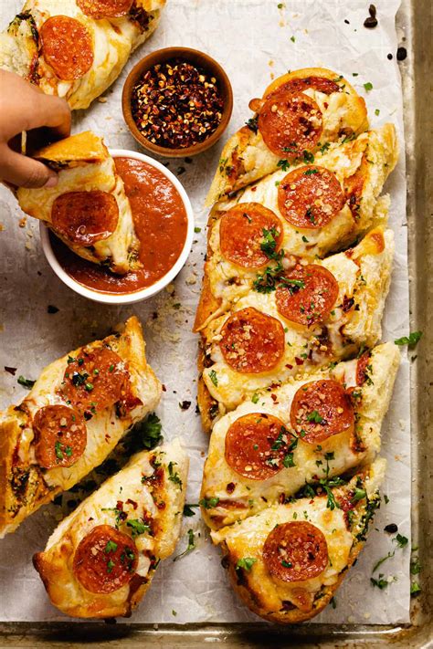 30 Minute Garlic Bread Pizza - Midwest Foodie