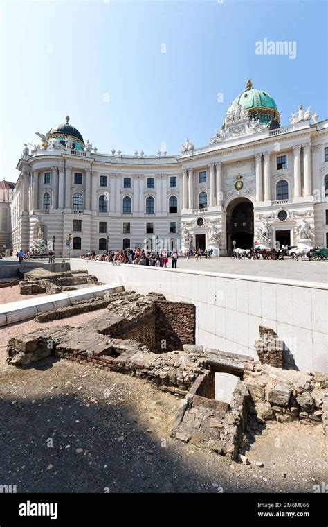 Vienna belvedere castle Stock Photo - Alamy