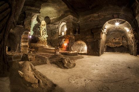 Orvieto's Underground Hadrian's Labyrinth with Wine and Food Tasting