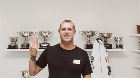 Mick Fanning announces retirement from WSL World Tour