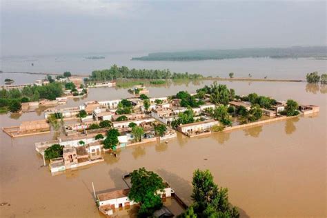 Pakistan declares emergency as 900 die in monsoon floods | Nation