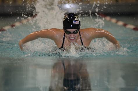 World Class Athlete swimmer shatters Paralympic record | Article | The United States Army