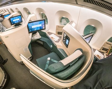 Cathay Pacific Airbus A350-1000 Business Class Review [HKG > AMS]