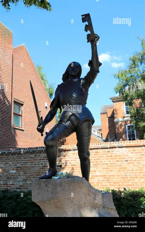 King Richard III Statue, Leicester Cathedral , Leicester City ...