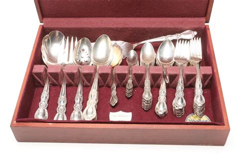 1847 Rogers Bros "Heritage" Silver Plate Flatware Set | EBTH