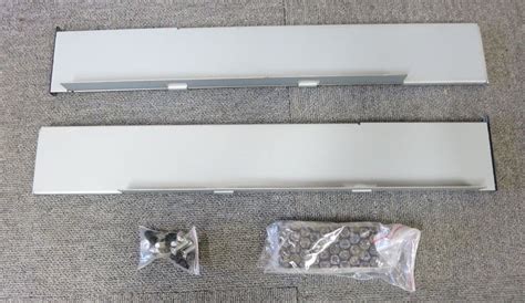 APC Smart-UPS New Universal 19" Left And Right Rack Rail Kit