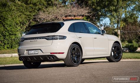 2020 Porsche Macan Turbo-rear – PerformanceDrive