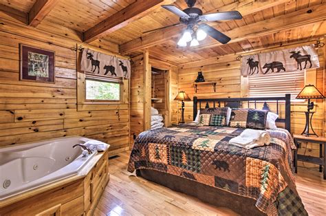 Romantic Pigeon Forge Log Cabin w/ Hot Tub! - Sevierville, TN | Evolve