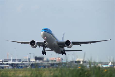 777-300 take off | KLM 777-300 taking off runway 24 | Winglet Aviation ...