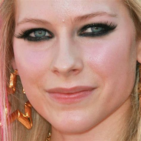 Avril Lavigne 2004 Eye Makeup - Mugeek Vidalondon