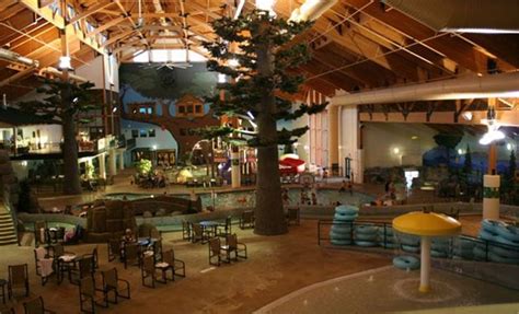 Indoor Waterpark - Three Bears Lodge, Warrens, Wisconsin | Hotel, Indoor waterpark, Wisconsin
