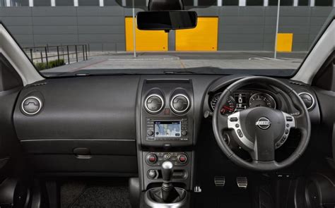 Nissan qashqai interior photo