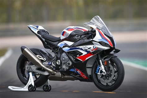 BMW M1000RR (2021 - on) Review | MCN