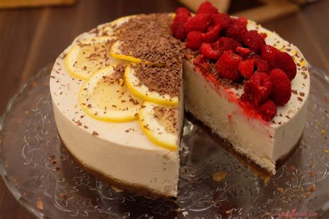 Exquisite Raw Vegan Lemon Cheesecake - veganvvocals.com