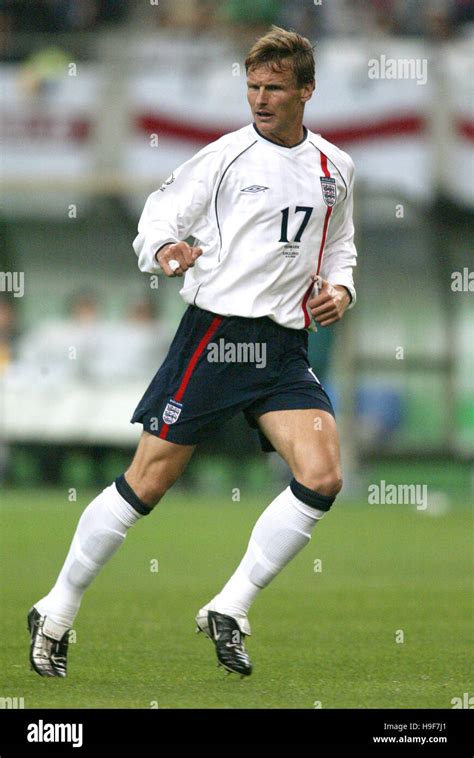 Teddy sheringham england hi-res stock photography and images - Alamy