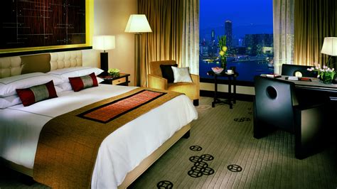 Four Seasons Hotel Hong Kong | Hong Kong | Carrier Luxury Holidays