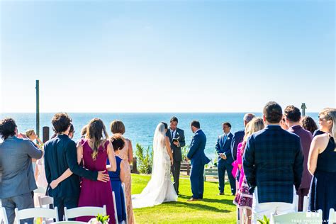 Wedding ceremony idea for beach wedding | Photo by: True Photography (http://truephotography.com ...