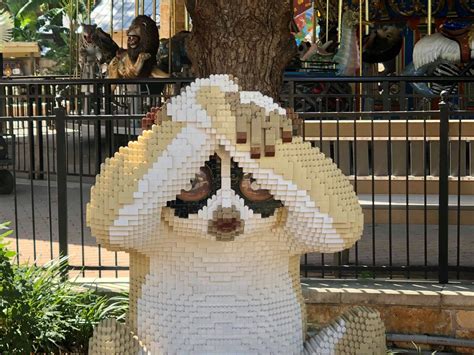 15 LEGO Sculptures Of Zoo Animals That Look Just Like The Real Deal ...