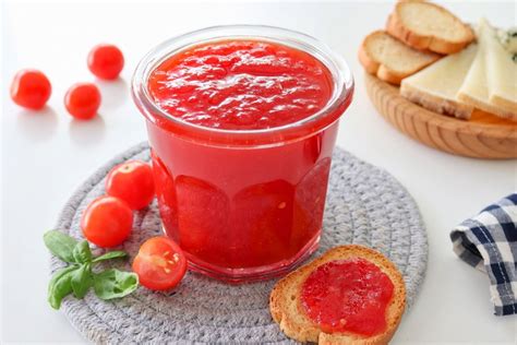 Mermelada de tomate, una receta muy sencilla ideal como aperitivo