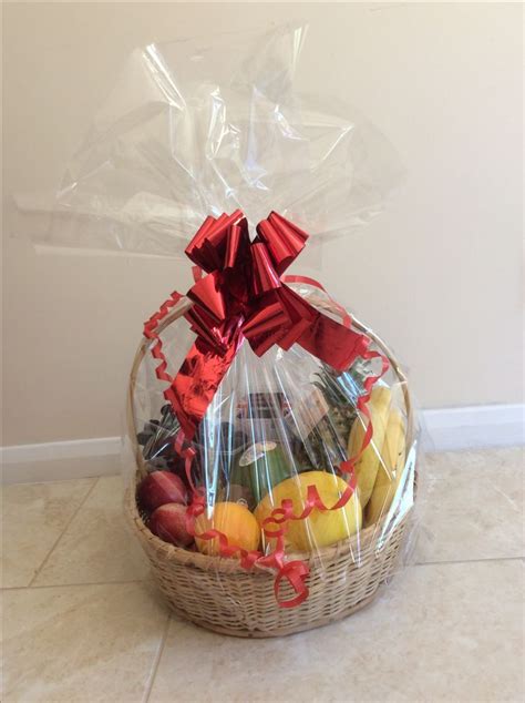 Fruit basket gift, which I made at home. | Cestas de frutas de regalo ...