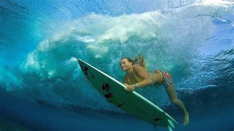 Download Surfing Sports HD Wallpaper