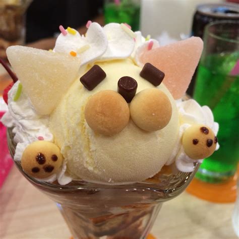 This ice cream sundae. : pics