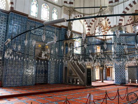 Visiting the Pretty Rustem Pasha Mosque in Istanbul - Rusty Travel Trunk