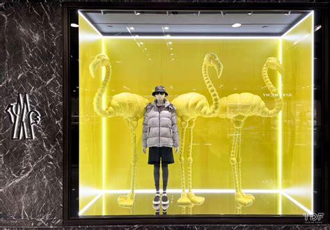 September Luxury Store Window Display | TDF - VM Inspiration