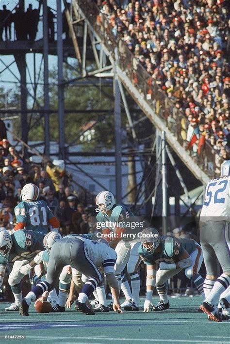 Super Bowl VI, Miami Dolphins QB Bob Griese at line of scrimmage ...